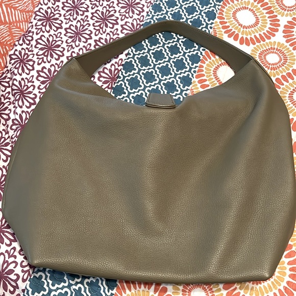 Dooney & Bourke Logo Lock shoulder bag in excellent condition! - Picture 2 of 6